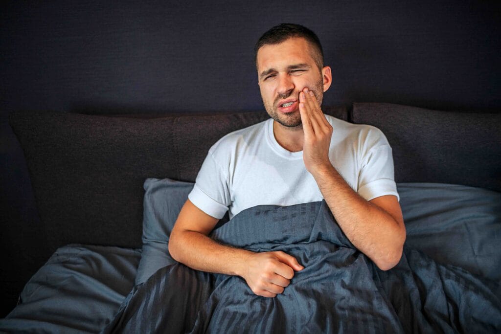 Mal di denti improvviso di notte