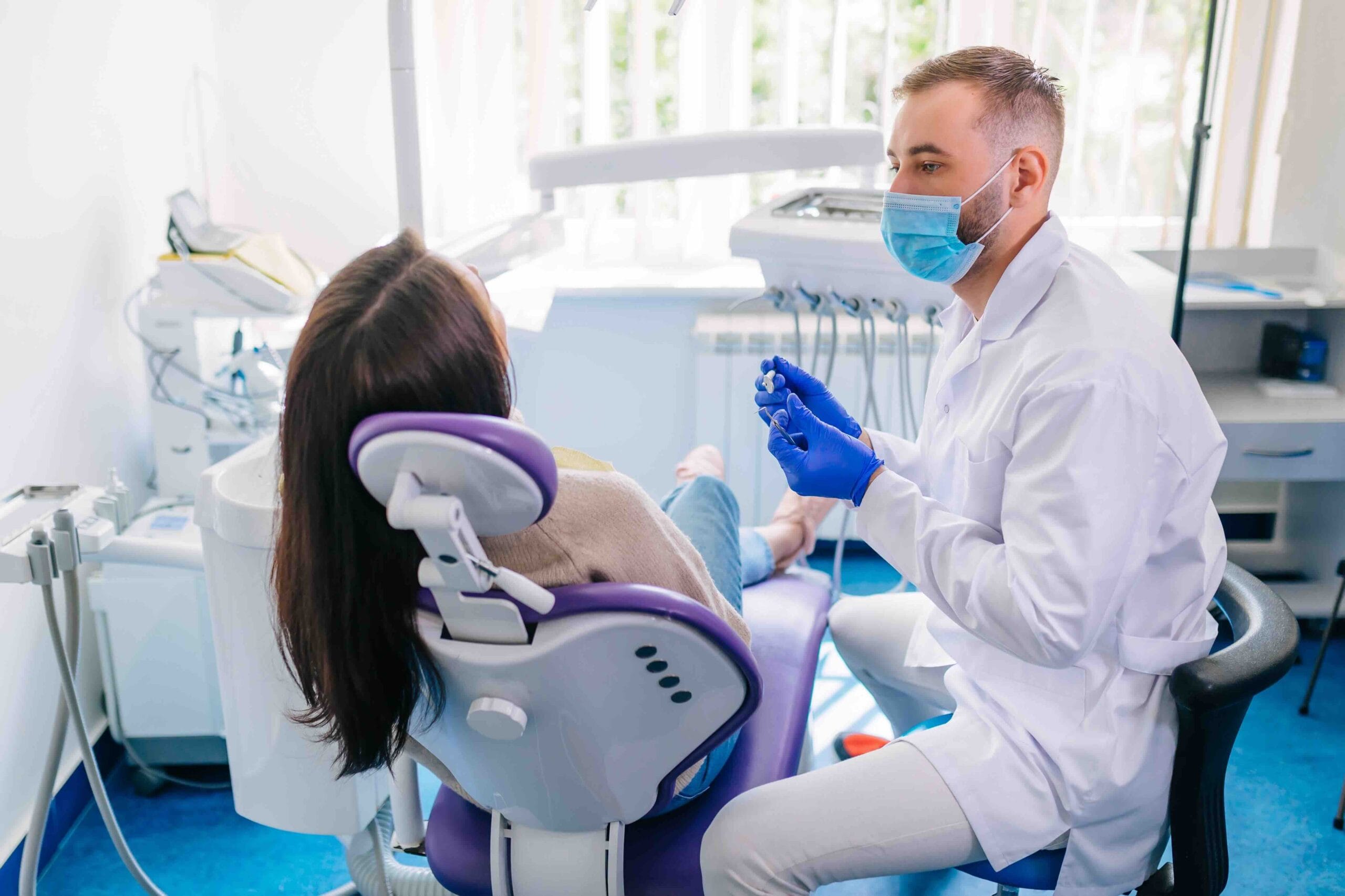 Come si svolge la prima visita dal dentista